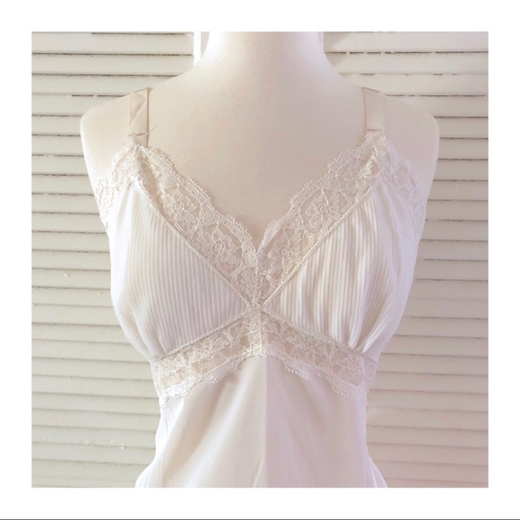 Vintage White Slip With Accordion Pleating 😍, M/L - Picture 2 of 4